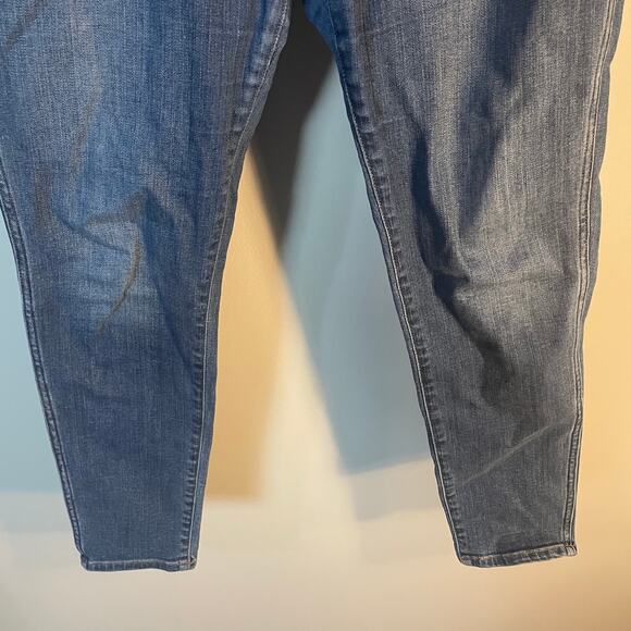 Madewell SZ 32 10" High-Rise Roadtripper Supersoft Jeans in Playford Wash Denim - Picture 10 of 16